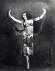 Ida Rubinstein i rollen som Salome (bw foto) av French Photographer