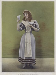 Julie Guiraudon i titelrollen i Cendrillon (Cinderella) (färgad bild)