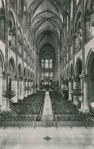 Kyrkans långhus Notre-Dame, Kyrkans långhus Notre-Dame (fotogravyr) av French Photographer