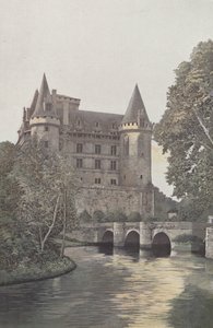 La Rochefoucauld, Chateau, Vy tagen från stranden av Tardoire av French Photographer