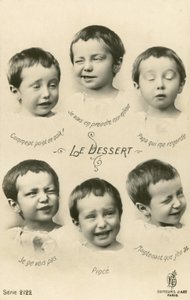 Liten pojke som drar ansikten (s/v foto) av French Photographer