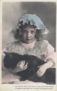 Liten flicka med en katt av French Photographer