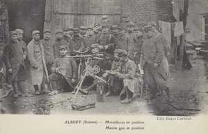Maximpistol i position, Albert, Somme, första världskriget (s/v foto) av French Photographer