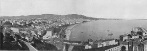Panorama över Cannes (s/v foto) av French Photographer