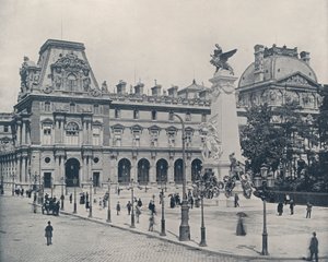 Paris: Gambettas monument i Louvrens hov (s/v foto) av French Photographer