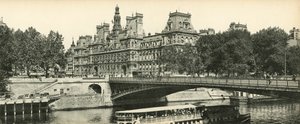 Paris, stadshuset och Arcole Bridge, Town Hall och Arcole Bridge av French Photographer