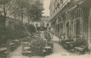 Uteplats på Hotel Ritz, Paris. Vykort skickat 1913. av French Photographer