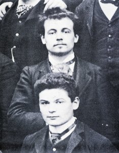 Porträtt: Alfred Jarry (1873 -1907) och Fargue (1876 - 1947) på Lycée Henri IV, Paris - foto av French Photographer