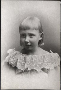 Porträtt av prinsessan Dagmar av Danmark och Island (1890-1961). av French Photographer