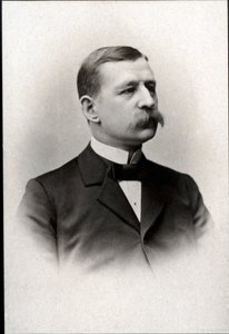 Porträtt av Salomon August Andree (1854-1897), svensk ingenjör, fysiker, flygfart och polarforskare. av French Photographer