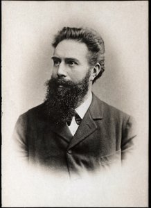 Porträtt av Wilhelm Conrad Roentgen eller Rontgen (1845-1923), tysk fysiker. av French Photographer