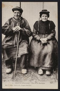 Vykort föreställande bergsfolk i Saugues, Haute-Loire, ca 1900 av French Photographer