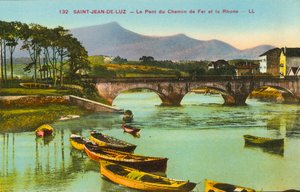 Saint-Jean-de-Luz, järnvägsbron och Rhune (färgfoto) av French Photographer