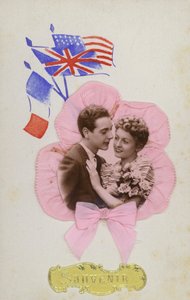 Souvenirkort som visar franska, engelska och amerikanska flaggor av French Photographer