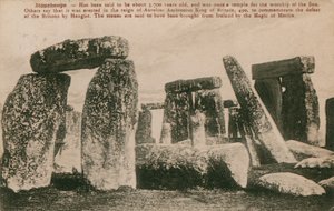 Stonehenge - bronsålderns stencirkel sägs, i folklore, ha rests under Aurelius Ambrosius, 490, för att fira Storbritanniens nederlag av Hengist. Det lär ha varit stenar av French Photographer