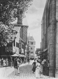 Rue des Vieilles Ecoles och kyrkan Saint Julien, i gamla Paris, vid Exposition Universelle 1900 av French Photographer