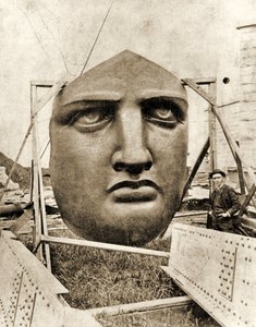 Konstruktionen av Frihetsgudinnan, detalj av ansiktet, c.1876 av French Photographer
