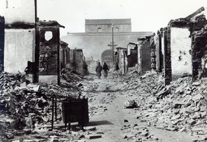 Förstörelsen i Kina under Boxerupproret 1900 av French Photographer