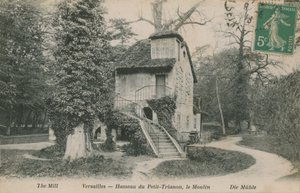 Bruket vid Hameau de la reine, en rustik tillflyktsort byggd för Marie Antoinette i parken Chateau de Versailles nära Petit Trianon. Vykort skickat 1913. av French Photographer