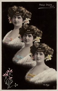 Tre identiska kvinnliga huvuden av French Photographer