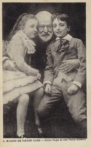 Victor Hugo (1802-1885), fransk poet, romanförfattare och dramatiker, med sina barnbarn av French Photographer