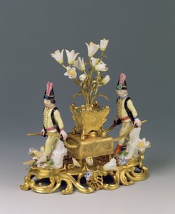 En Louis XV parfymbrännare, ca 1745 (ormolu och porslin) av French School