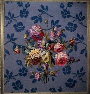 Blombukett mot blå bakgrund. Tapisseri från Aubussonmanufakturerna. 18:e århundradet. Aubusson, Tapisserimuseet av French School
