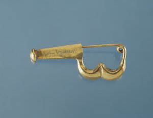 Brosch i pompeiansk stil tillhörande Caroline Murat (guld)