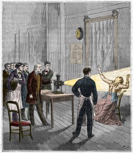 Katalepsi producerad under påverkan av ljus - Den franske neurologen Jean Martin Charcot (1825-1893) studerar fenomenet hypnos hos en patient på Salpetrieres sjukhus med hjälp av en trolllykta - Katalepsi - Jean Martin Charcot (1825-1893), fransk neu av French School