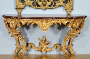 Konsolbord, designat av Jules-Michel Hardouin (1635-1737), tillverkat av Pierre Turpin och Michel II Lange, c.1725 (snidat förgyllt trä, marmorskiva (griotte de campan)) (se även 491455) av French School