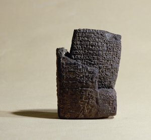 Kopia av ett mesopotamiskt brev i sitt kuvert (gips)
