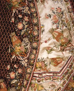 Detalj av en magnifik kostym av brunskuren sammet, bestående av kappa, byxor och midja av elfenbensatäng broderad en-suite, ca 1760 av French School