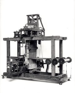 Första helautomatiska vävstolen uppfunnen av Jacques de Vaucanson (1709-82) c.1745 av French School