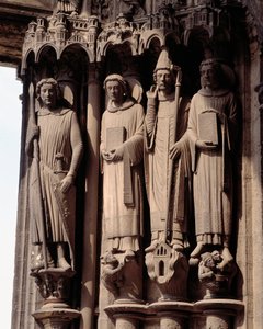 Gotisk konst: "" Figurer av martyrer, ett vänster helgon Theodore, en romersk soldat"" Bay of the South Port of Basilica of Notre Dame de Chartres av French School