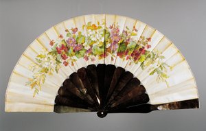 Handfläkt med blommotiv, målat siden och pärlemor, skapad av Felix Alexandre, Paris av French School