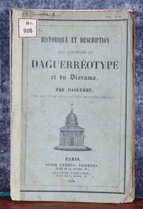 Historia och beskrivning av processerna för Daguerreotypi och Diorama, manual som medföljer kameran som marknadsfördes av Daguerre och Giroux 1839 av French School