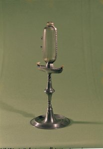 Timlampa, 1677 (tenn och glas) av French School