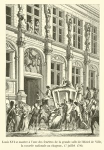 Ludvig XVI visar sig själv vid ett av fönstren i den stora salen på Hôtel de Ville, den nationella kokarden på sin hatt, 17 juli 1789 av French School