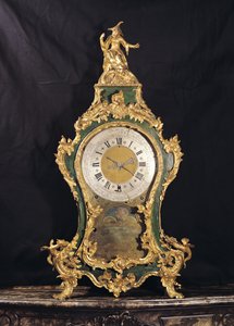 Ludvig XV stil klocka överträffad av en kines (ormolu)
