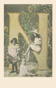 N: En tjej som håller i en fiol, en annan som bär blommor, en barnvakt av French School