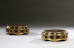 Ett par Ludvig XIV kistor, ca 1700-15 av French School