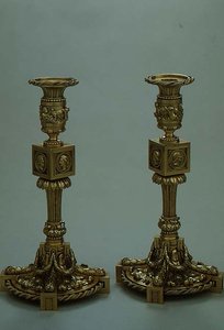 Ett par ljusstakar av Boucheron, 1783 (förgylld silver) av French School