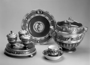 Plat de Menage, fat, kopp och fat och glasskål från Blue Cameo Service, Sevres, 1778-79 (mjukt porslin)