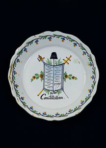 Plåt prydd med konstitutionens bok, associerad med de tre orden, 1791 (keramik) av French School