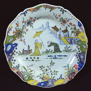 Tallrik, dekorerad i Chinoiserie-stil, skapad i Rouen (keramik) av French School
