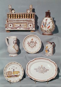 Tallrikar, fat, kanna, tobaksburk; skrivfodral och tankard med franska revolutionära motiv och slagord, slutet av 1700-talet (fajans) av French School