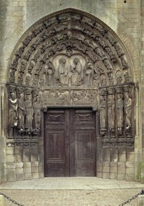 Portal och omgivande skulpturer med bibliska figurer och scener inklusive gravläggningen (foto) av French School