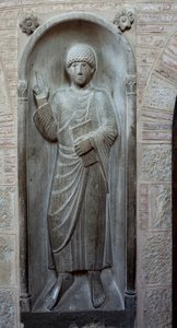 Relief av en apostel, ambulatoriet (marmor) av French School