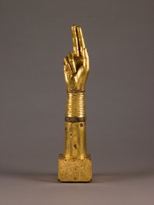 Reliquiararm, ca 1050-1100 (trä och guldplåt) av French School