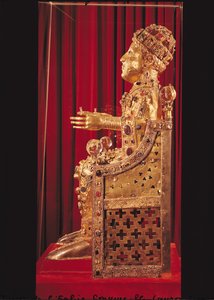 Relikviestaty av Saint Foy, ca 980 (guld, silver, trä, ädelstenar och halvädelstenar) (se 121295 och 162668)